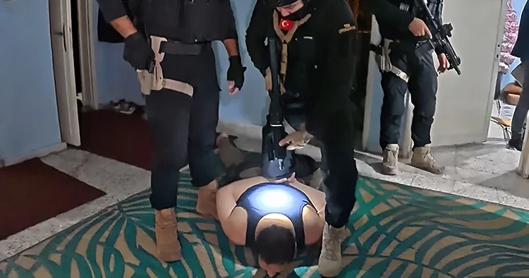 İfadede isimleri verildi, polis inlerine girdi! Eş zamanlı baskınlarla böyle yakalandılar