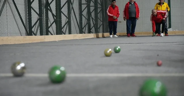 Bayburt ta düzenlenen bocce maçında huzurevi sakinleri hünerlerini sergiledi Bayburt Haberleri