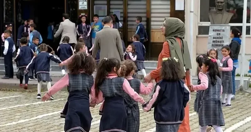 Okullarda ara tatil kalkıyor mu? Zorunlu eğitim süresi değişecek mi? Bakan Yusuf Tekin’den kritik açıklama Son Dakika Haberleri