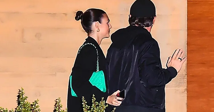 50 yi geçti ama evlilik kelimesi kitabında yok... Yarı yaşındaki aşklarıyla gününü gün ediyor... Eşsiz çapkınlığına şarkı yazıldı