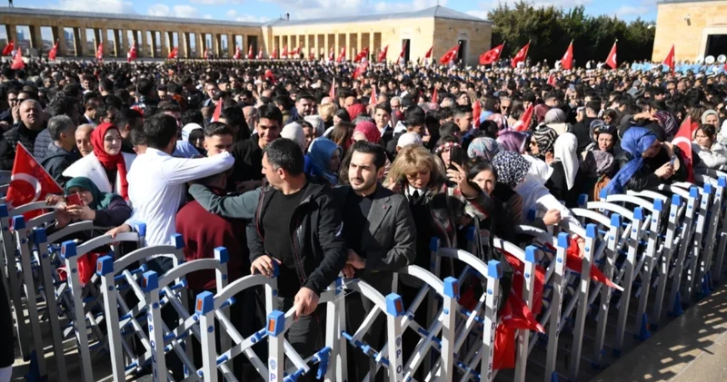 CHP li Ertuğrul, Bakan Güler e Anıtkabir de atılan Erdoğan sloganlarını sordu: Neden engellemiyorsunuz, bu iradeden yoksun musunuz?