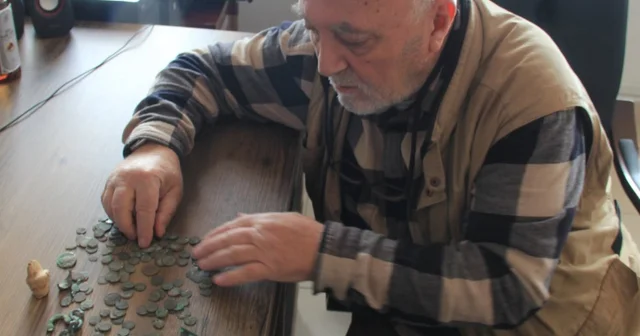 Karamanoğulları Beyliği ni araştırırken 148 adet sikke buldu Karaman Haberleri