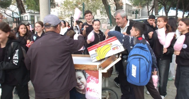 Ölen kardeşi için pamuk şekeri hayrı yaptı Balıkesir Haberleri