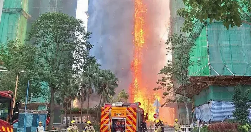 Hong Kong da gökdelenlerde yangın: Can kaybı, çok sayıda mahsur kalan var