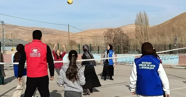 Bayburt Gençlik Merkezi Kırkpınar köyünde öğrencilerle bir araya geldi Bayburt Haberleri