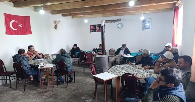 Kars ta buzağı kayıplarının önüne geçmek için üreticilere eğitim veriliyor Kars Haberleri