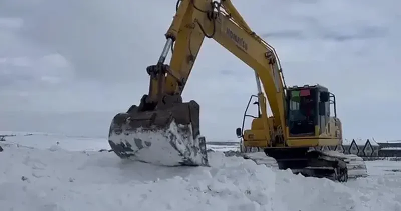 Sarıkamış ta şehit askerler anısına yapılacak heykeller için kar toplanıyor