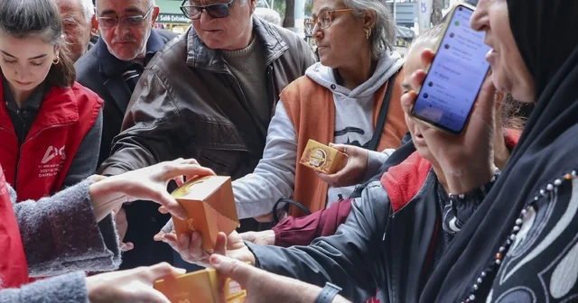 Mersin de Regaip Kandilinde 15 bin kandil simidi dağıtıldı Mersin Haberleri