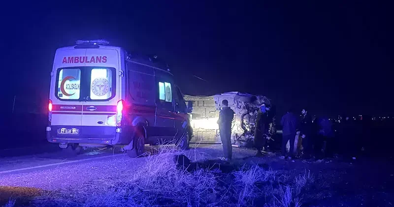 Diyarbakır’da işçi servisi minibüsü devrildi: 16 yaralı