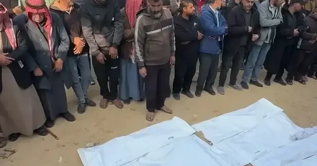 Enkazdan 2 yıl sonra cenazesi çıkarılan 25 Filistinli defnedildi: Aralarında bir bebek ve gazeteci de var VİDEO İZLE