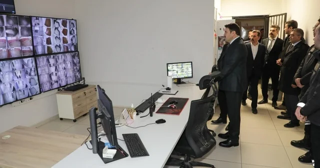 Vali Işın dan İl Göç İdaresi Müdürlüğü Geri Gönderme Merkezi nde denetim Kütahya Haberleri