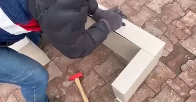 Otomobilin bagajındaki sehpanın içerisine gizlenmiş 4,7 kilo esrar ele geçirildi Kayseri Haberleri