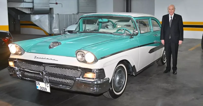 MHP lideri Bahçeli den MYK üyesi Teoman a klasik otomobil hediyesi