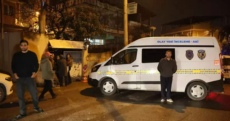 Hırsızlık için girdikleri evin sahibini öldürüp, kaçtılar