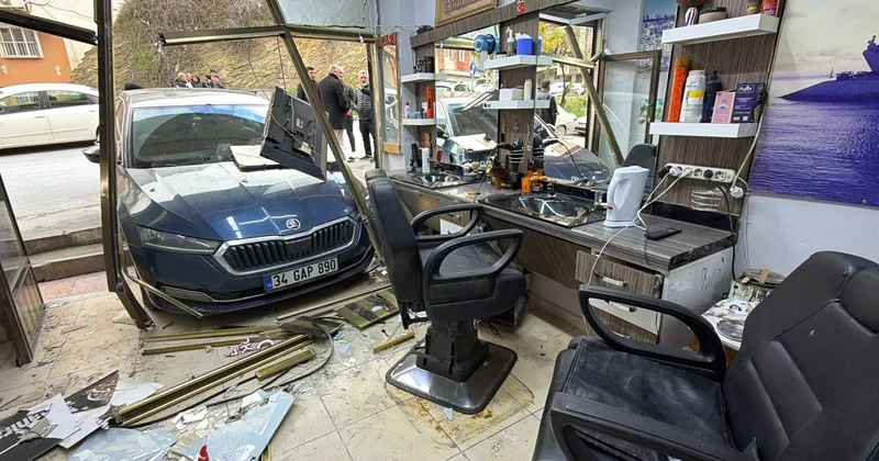 Berberde tıraş olan vatandaşa araba çarptı