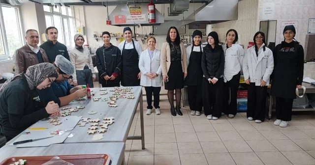 Halka açık kafede öğrenciler hem öğreniyor hem üretiyor Adana Haberleri