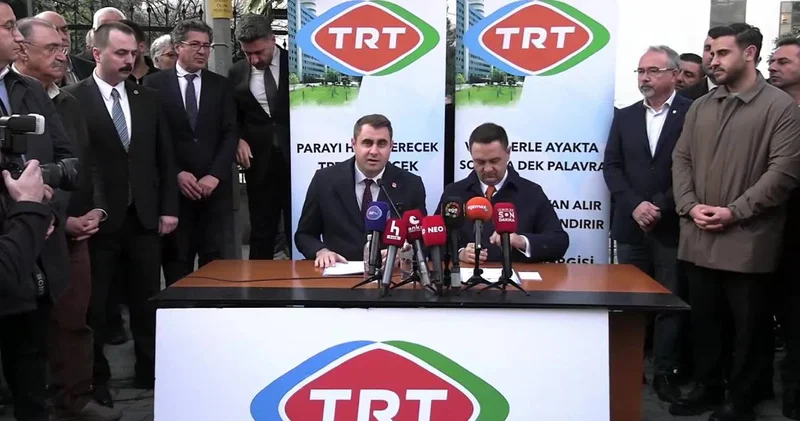 Umut Akdoğan TRT önünden seslendi: TRT’de bu davayı canlı yayınlayacak yürek var mı?