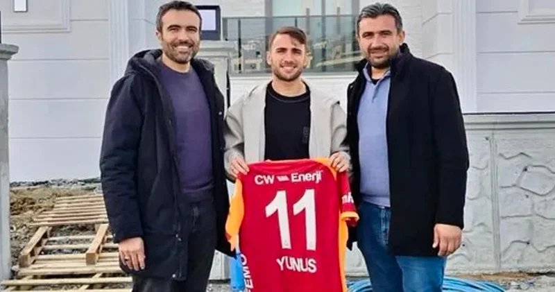 Yunus Akgün imzayı attı: Formayla pozunu verdi