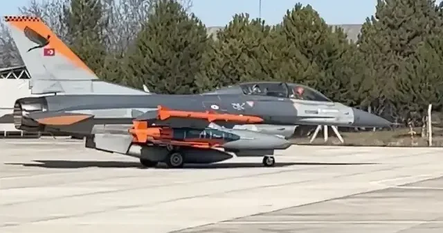 F 16 dan atılan ASELSAN ın geliştirdiği kanatlı güdüm kiti KGK 84 hedefi tam isabetle vurdu VİDEO İZLE
