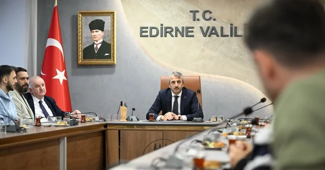 Edirne Valisi Sezer, Okuldan Spora ve Mahalle Ligi antrenörleriyle buluştu Edirne Haberleri