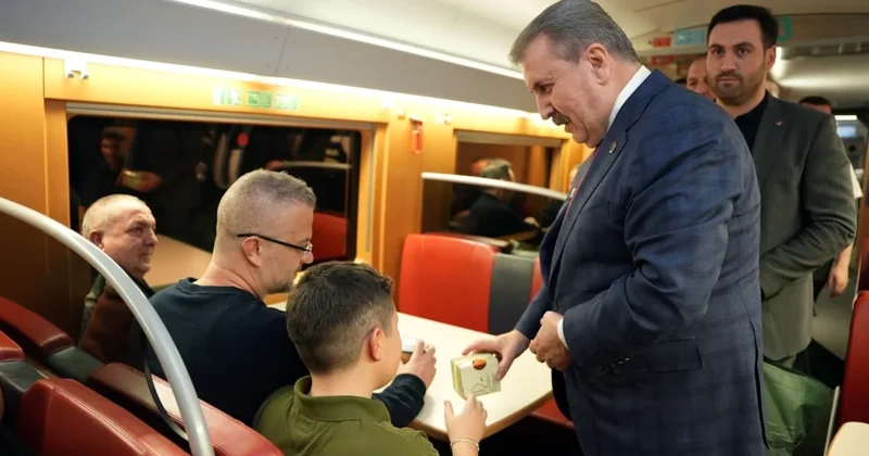 Küçük ortak trene bindi kandil simidi dağıttı Sözcü Gazetesi