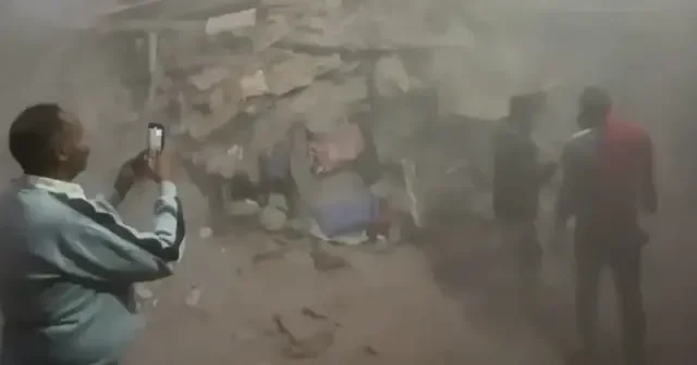 Mısır’da beş katlı bina yerle bir oldu VİDEO İZLE