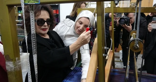 Türk sinemasının usta ismi Hülya Koçyiğit Trabzon da Trabzon a ilk kez 5 yaşında geldiğini belirten Koçyiğit, dokuma tezgahını başına geçti, keşan ördü Trabzon Haberleri