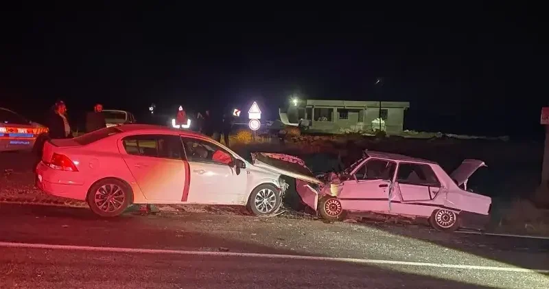 Otomobiller kafa kafaya çarpıştı: Yedi yaralı Şanlıurfa Haberleri