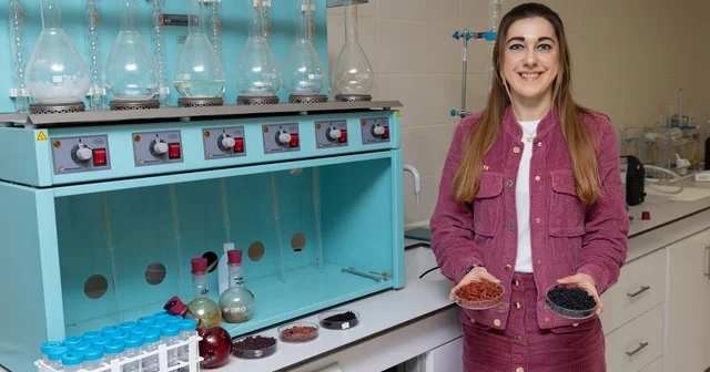 Kırmızı mor meyvelerden fonksiyonel gıda ürünü Yeşil teknolojiyle gıda takviyesi geliştirdi İzmir Haberleri