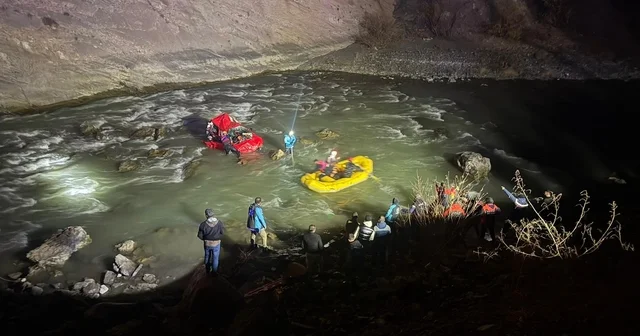 Kadın Sürücü Zap Suyu na uçtu: 1 i ağır yaralı Hakkari Haberleri