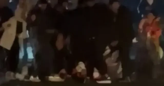 Diyarbakır’da düğün sonrası kavga: Damat yerde yatan şahsa siper oldu VİDEO İZLE