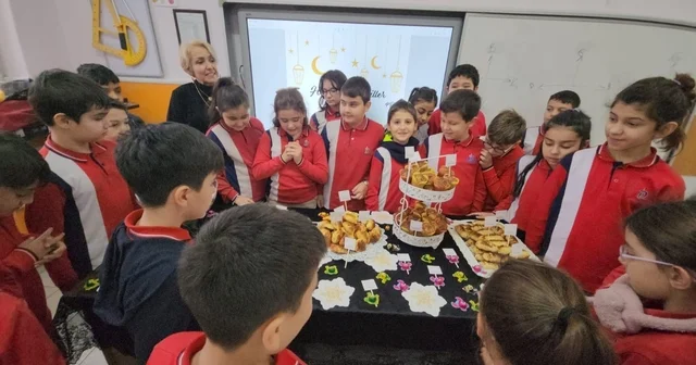 İlkokul öğrencileri sınıfta Regaip Kandili kutlaması yaptı Eskişehir Haberleri