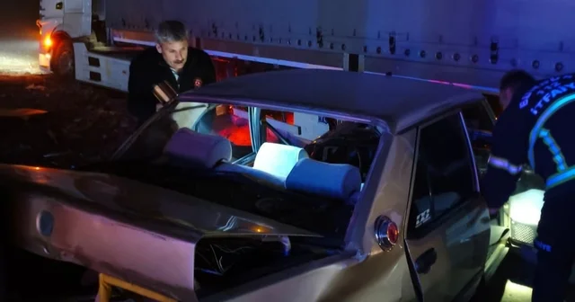 Tır ile çarpışan TOFAŞ hurdaya döndü Otomobilde bulunan 2 kişi itfaiye ekipleri tarafından kurtarıldı Burdur Haberleri