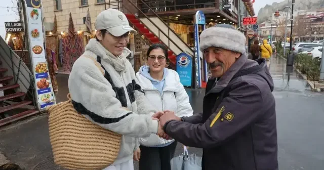 Kapadokya’nın bilge garsonu: Kendi imkanlarıyla 9 yabancı dil öğrendi VİDEO İZLE