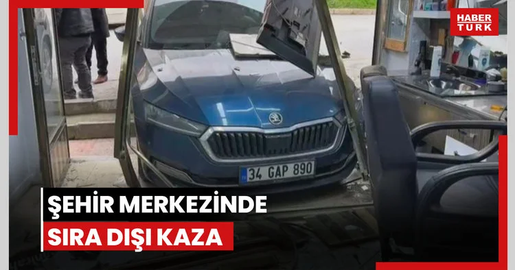 Otomobil berber dükkanına daldı