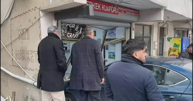 El Freni Çekilmeyen Araç Berber Dükkanına Girdi