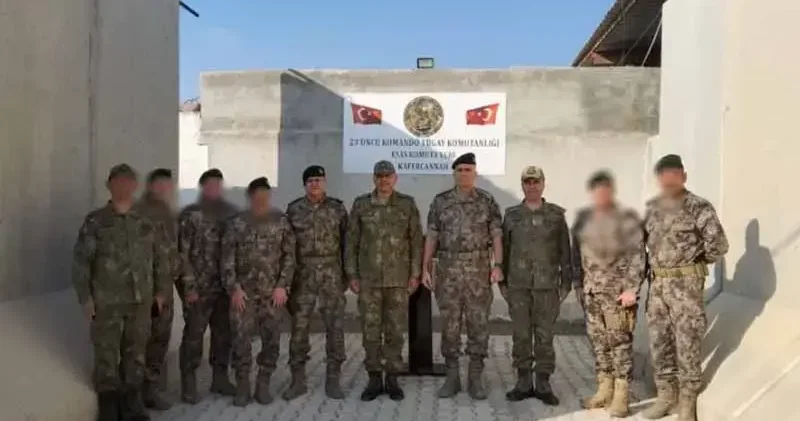 Özel Harekat Başkanı Hayal, Suriye deki üs bölgelerini ziyaret etti