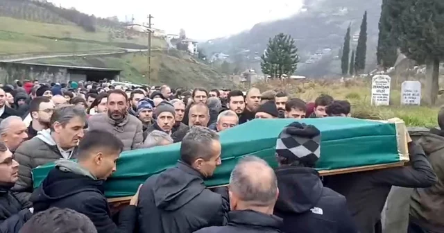 Ehliyetsiz sürücünün kullandığı otomobilin motosiklete çarptığı kaza kamerada; 1 ölü (2) Trabzon Haberleri