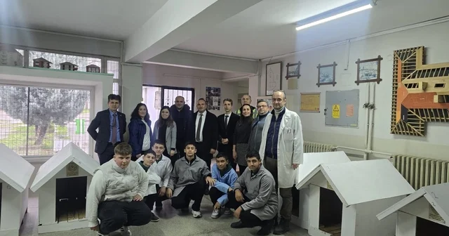 Meslek liselilerden sokak hayvanlarına kulübe desteği Edirne Haberleri