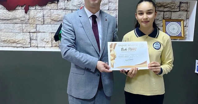 Hisarcık ta şiir yarışmasında il birincisi olan öğrenci ödüllendirildi Kütahya Haberleri