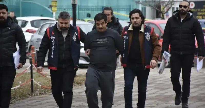 Ağabeyini kalbinden bıçakladı: İlk ifadesi ortaya çıktı Sivas Haberleri