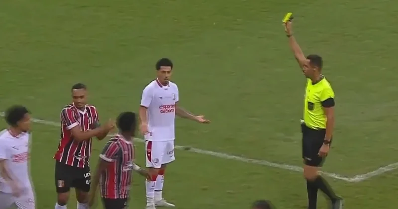 Futbol maçında ilginç olay! Çalım attı diye sarı kart gördü Sözcü Gazetesi