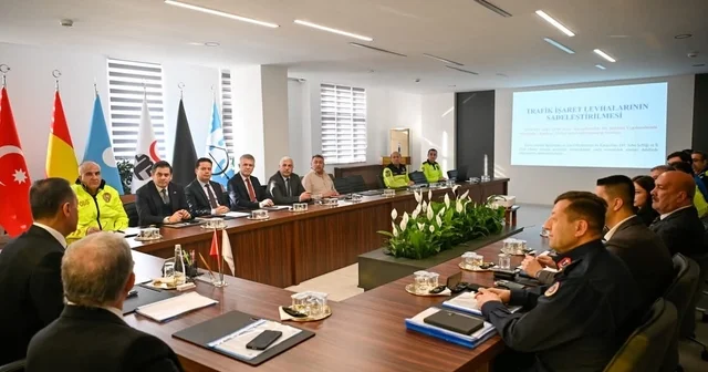 Yalova da trafik levhaları sadeleştirildi Yalova Haberleri