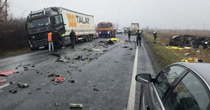 PAOK taraftarlarının içinde bulunduğu araç Romanya da kaza yaptı: 7 kişi hayatını kaybetti