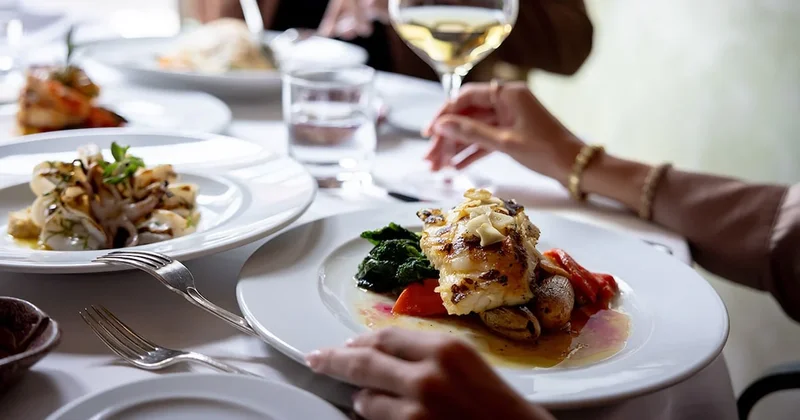 Aylık 420 bin TL ye tiyatroya götürüp yemeklerde eşlik edecek eleman arıyor Sözcü Gazetesi