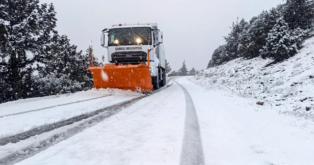 Çameli Belediyesi ekipleri karla mücadeleyi aralıksız sürdürüyor Denizli Haberleri