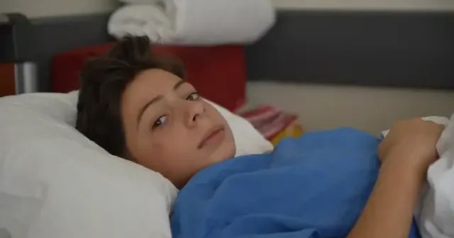 Minik Aytuna’nın kayak keyfi kabusa döndü: Çarptı özür bile dilemeden kaçtı VİDEO İZLE