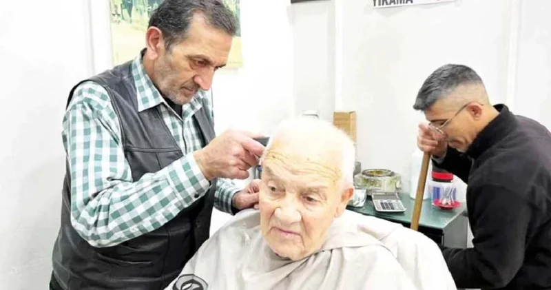 Askıda tıraş dönemi başladı: Krizin özeti afişler camda asılı