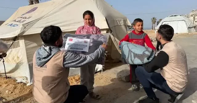 Önce İnsan Derneği nden Gazze de battaniye dağıtımı VİDEO İZLE
