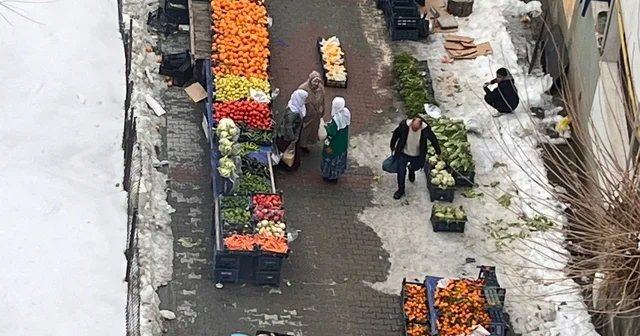 Kulp ta kar engeli aşıldı, salı pazarı üç haftanın ardından açıldı Diyarbakır Haberleri
